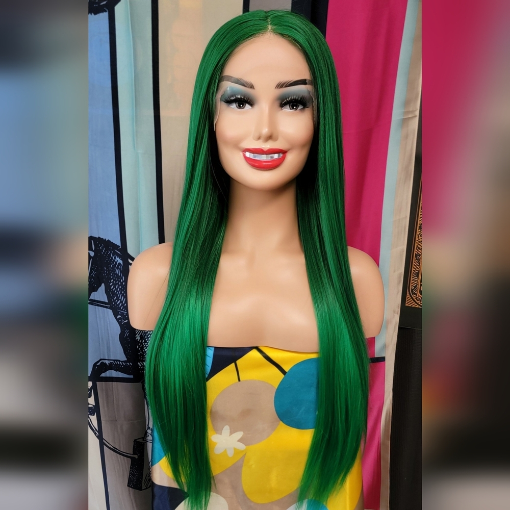 Women's mannequin hat wig or jewelry display with platinum mirror teeth
